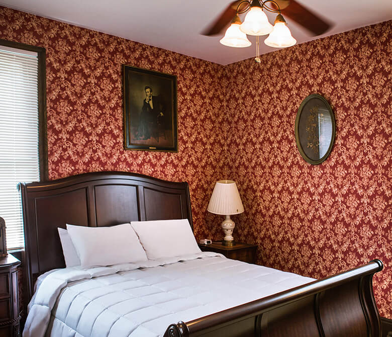 Lincoln Room Bed & Breakfast